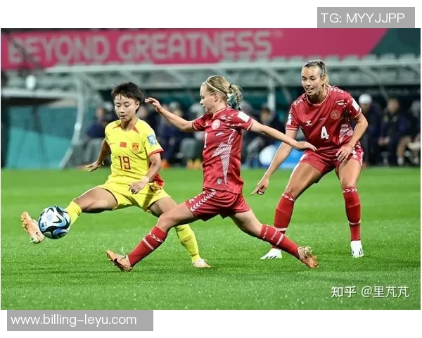 室内足球之王的传奇之路与技术解析：如何在小场地中掌控比赛节奏